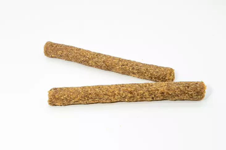 Rauh Belly Stick M - Koiran kuivatut lihaherkut - 6438047210313 - 1