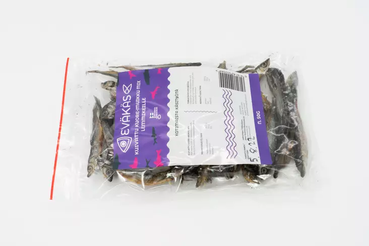 Eväkäs Kuivattu Kuore-muikku mix 50g - Koiran kuivatut lihaherkut - 6418142002044 - 1