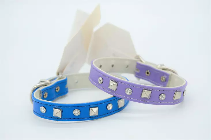 Mirage-panta niiteillä/strasseilla 25cm - Nahkapannat - 3951495335887 - 1